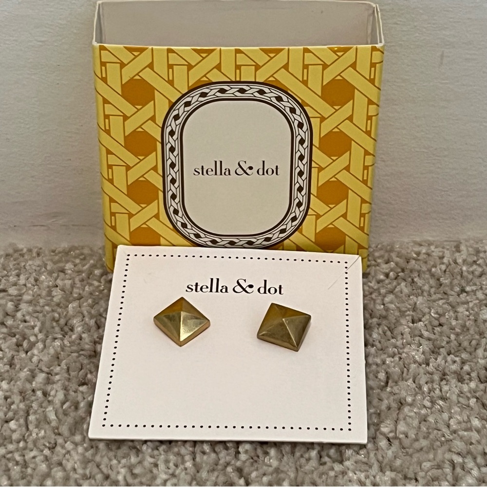 Stella and Dot Cleopatra Earrings NIB
